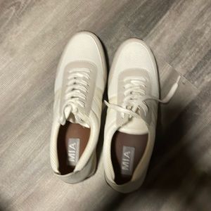 Mia white sneakers